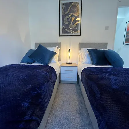 Perfect For Contractors, Businesses, Sleeps 6, Stylish Home, Free Parking, Long Term Disc Apartamento