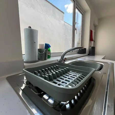 Perfect For Contractors, Businesses, Sleeps 6, Stylish Home, Free Parking, Long Term Disc *