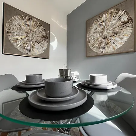 Perfect For Contractors, Businesses, Sleeps 6, Stylish Home, Free Parking, Long Term Disc 公寓