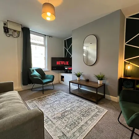 Perfect For Contractors, Businesses, Sleeps 6, Stylish Home, Free Parking, Long Term Disc 公寓