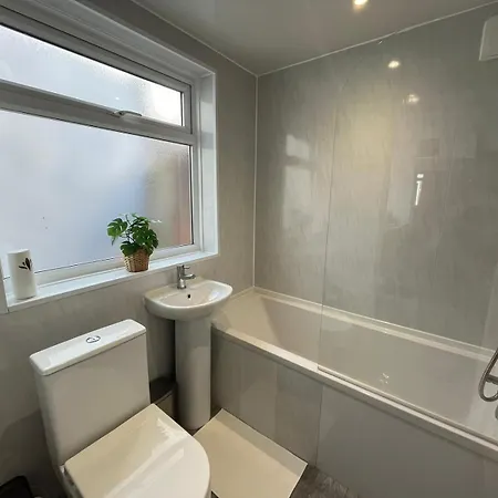 公寓 Perfect For Contractors, Businesses, Sleeps 6, Stylish Home, Free Parking, Long Term Disc